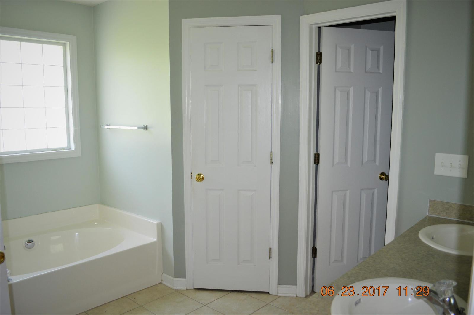 8 Lincolnshire Lane - 1 property image