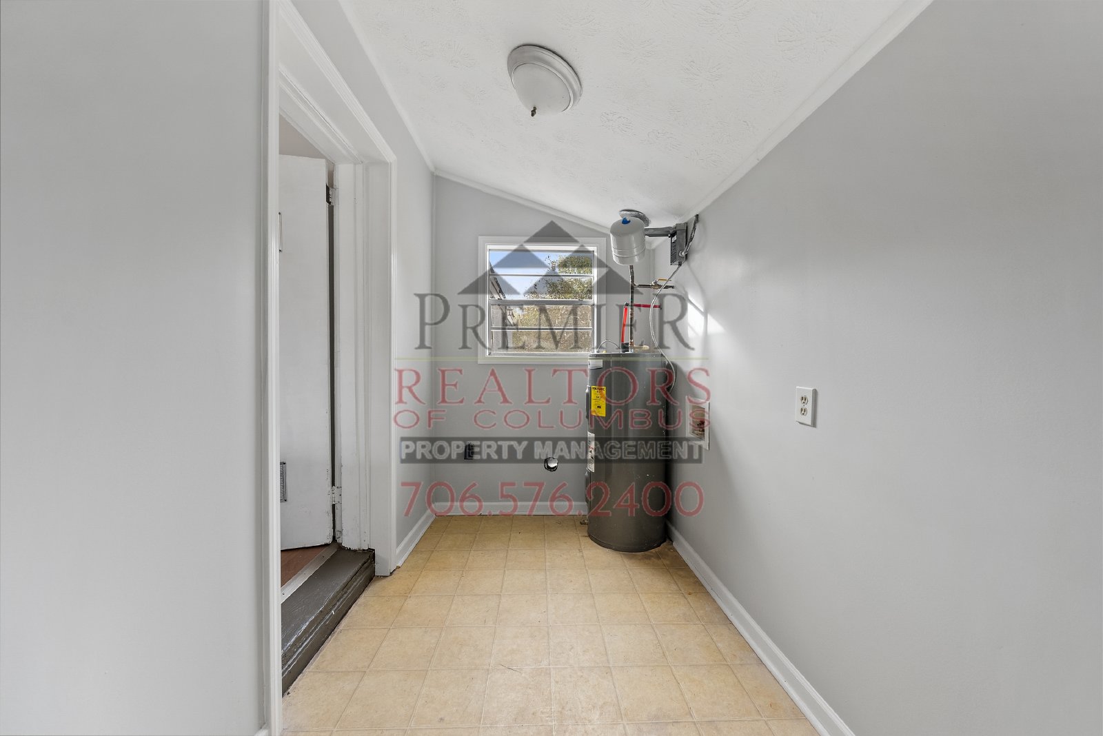 3322 10th St. - 1 property image