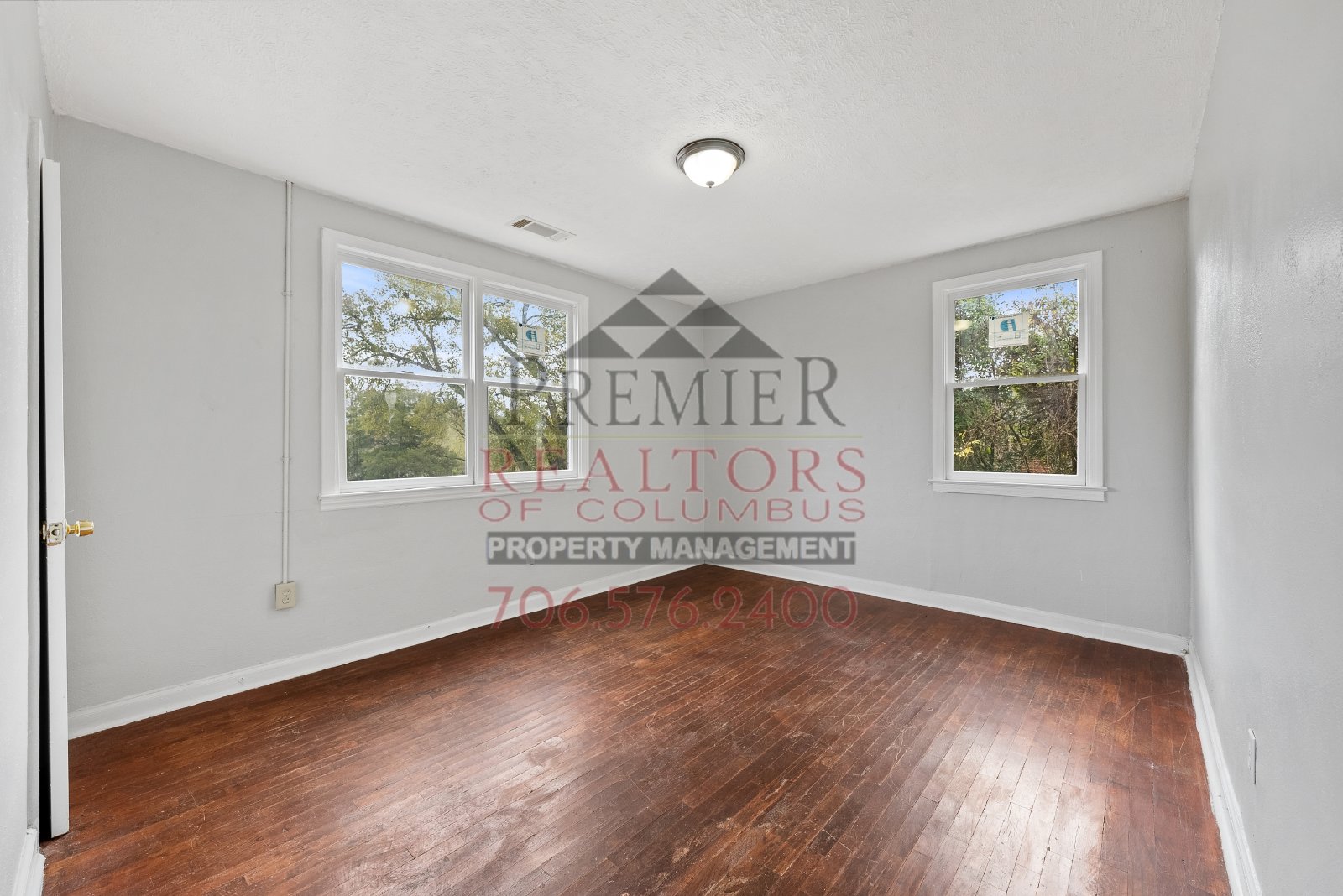 3322 10th St. - 1 property image