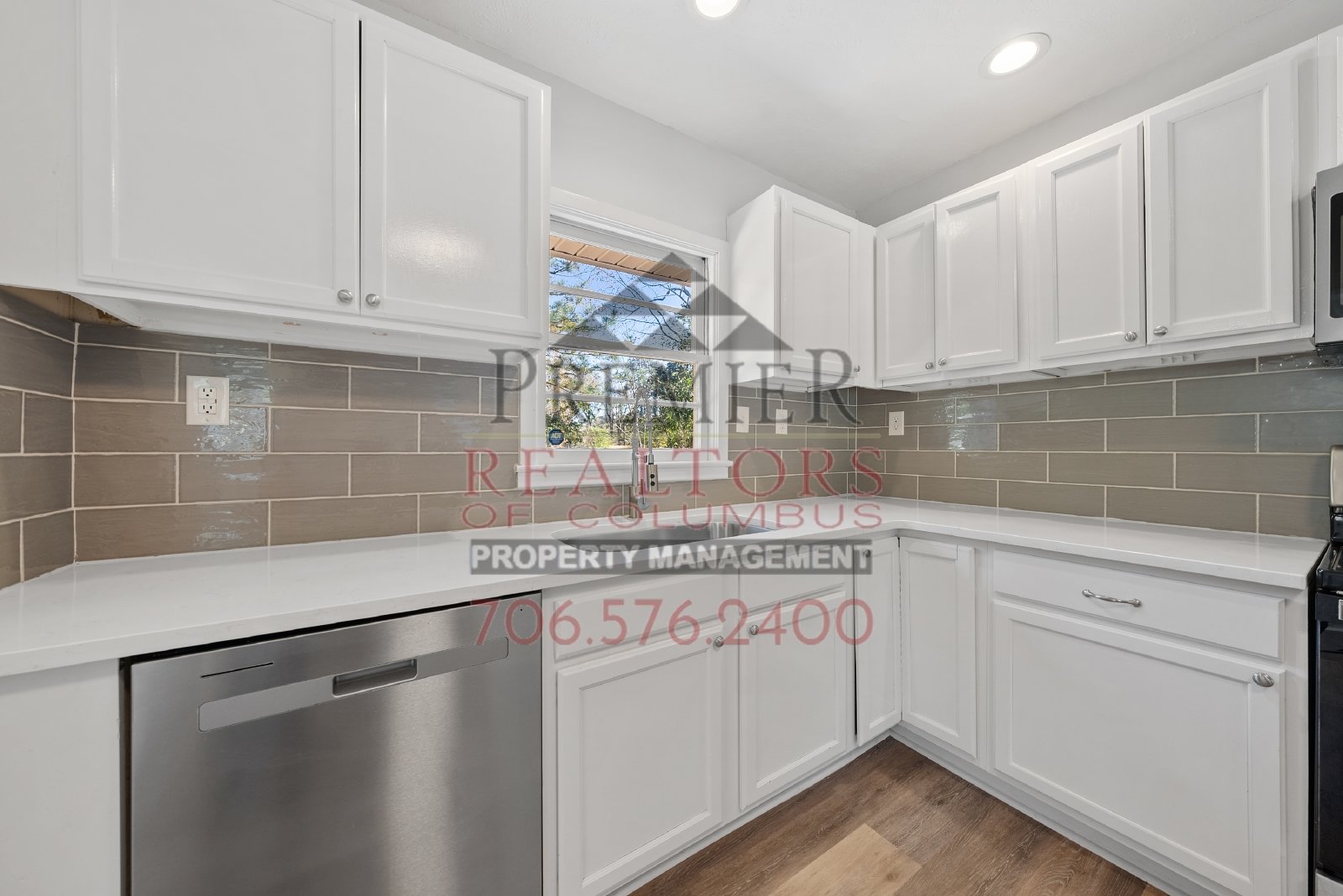 386 Victoria Drive - 1 property image