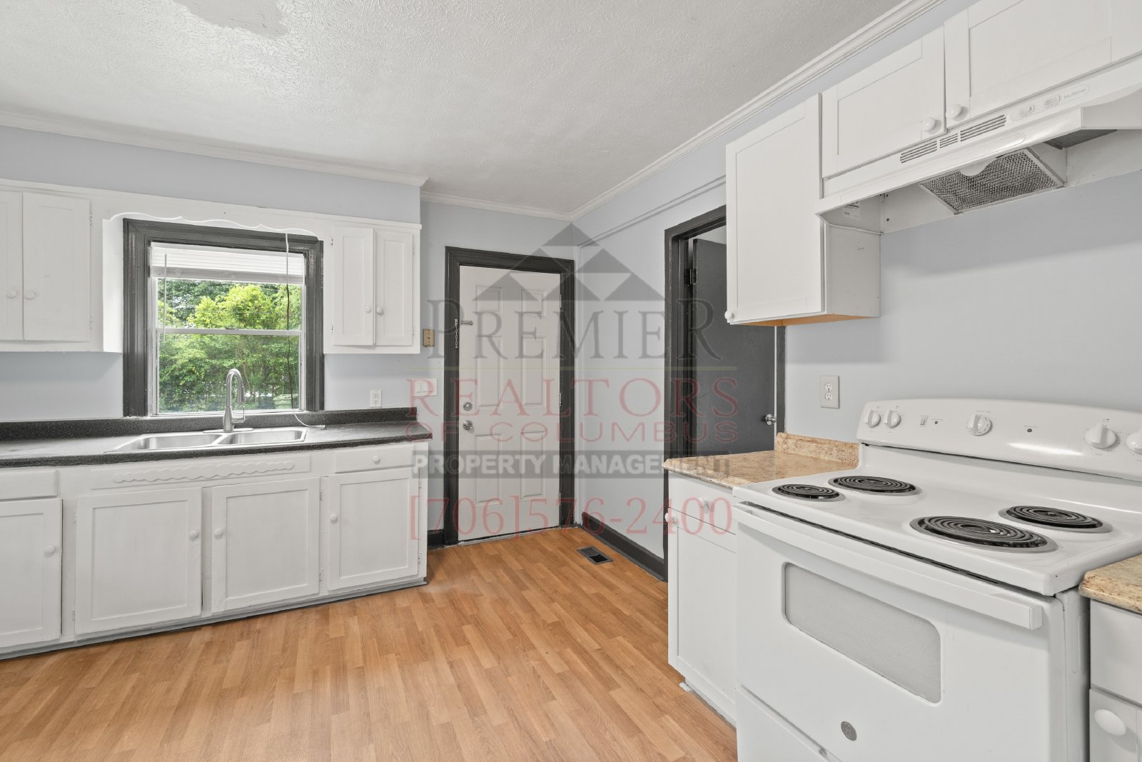 1527 11th Ave - 1 property image