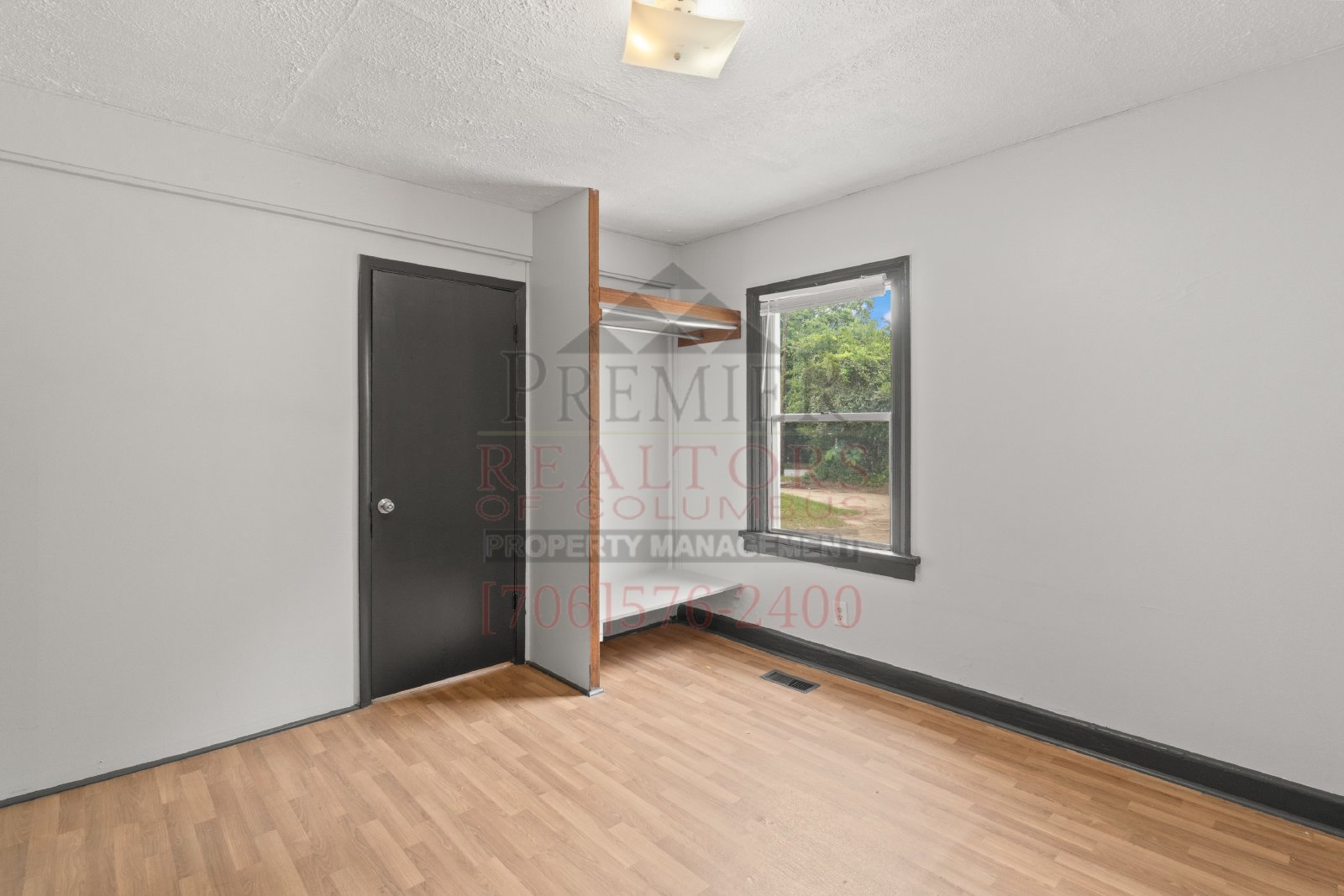 1527 11th Ave - 1 property image